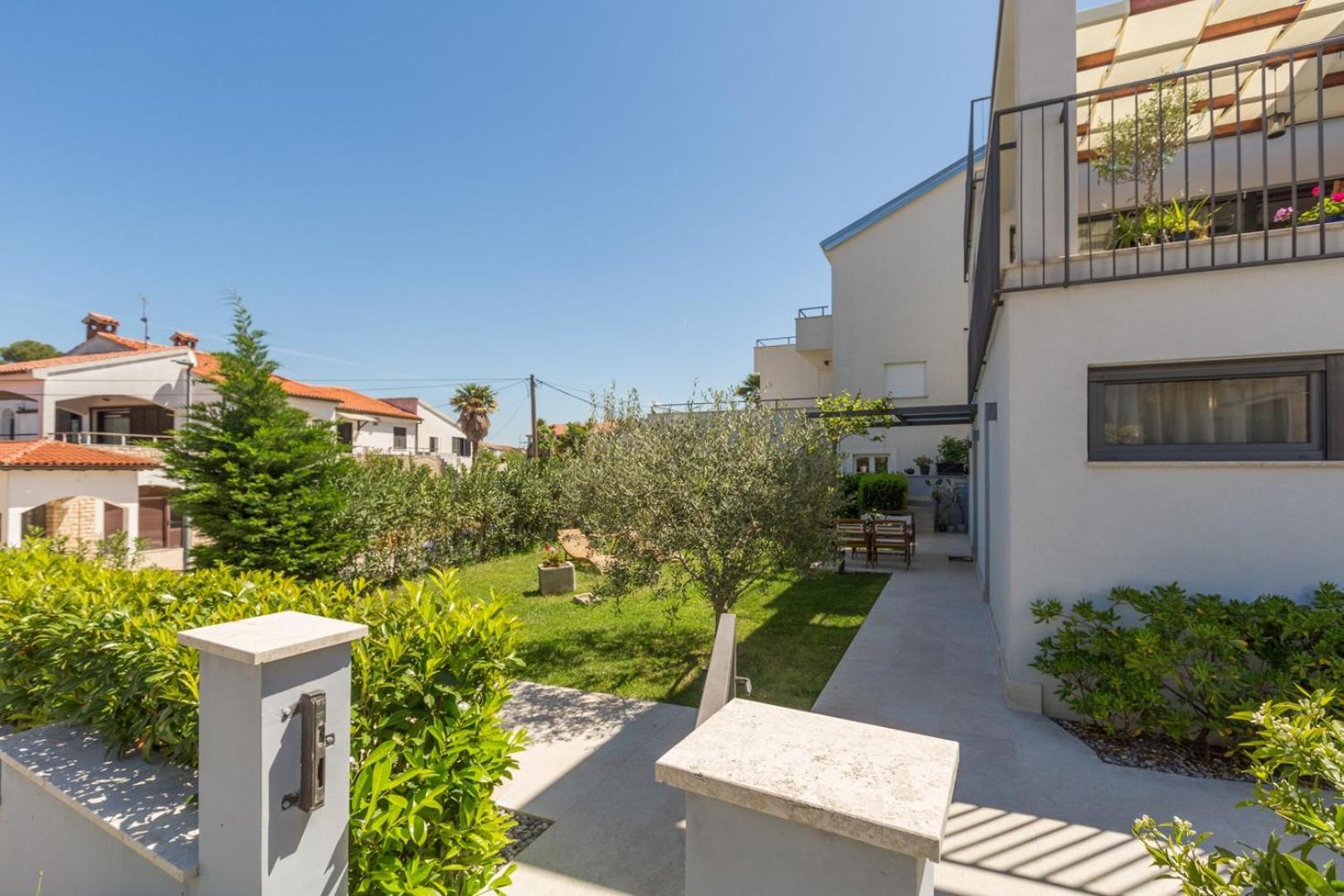 Ferienwohnung Riva Garden Exclusive Funtana Exterior foto
